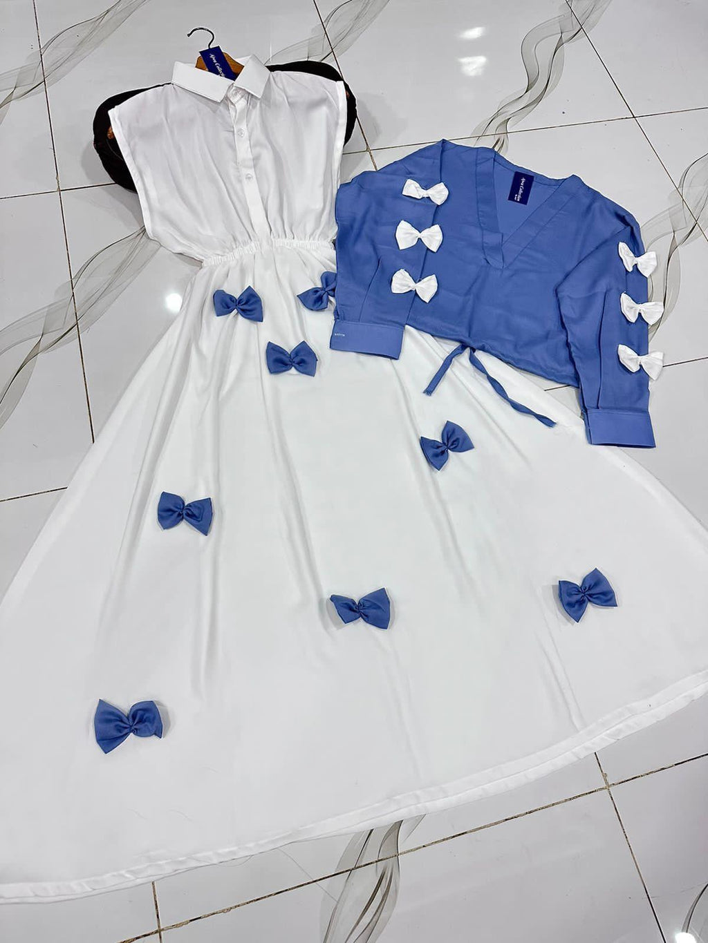 Ladies maxi+jacket 2pcs  Western top maxi opna allow parcel khol kar check kar sakte hain