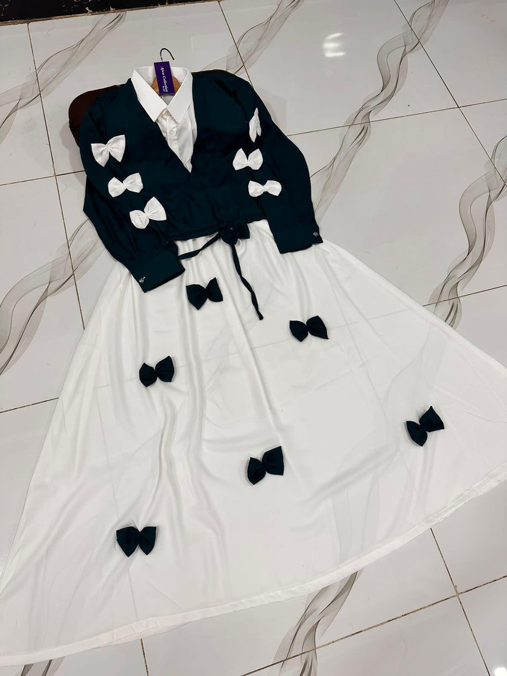 Ladies maxi+jacket 2pcs  Western top maxi opna allow parcel khol kar check kar sakte hain